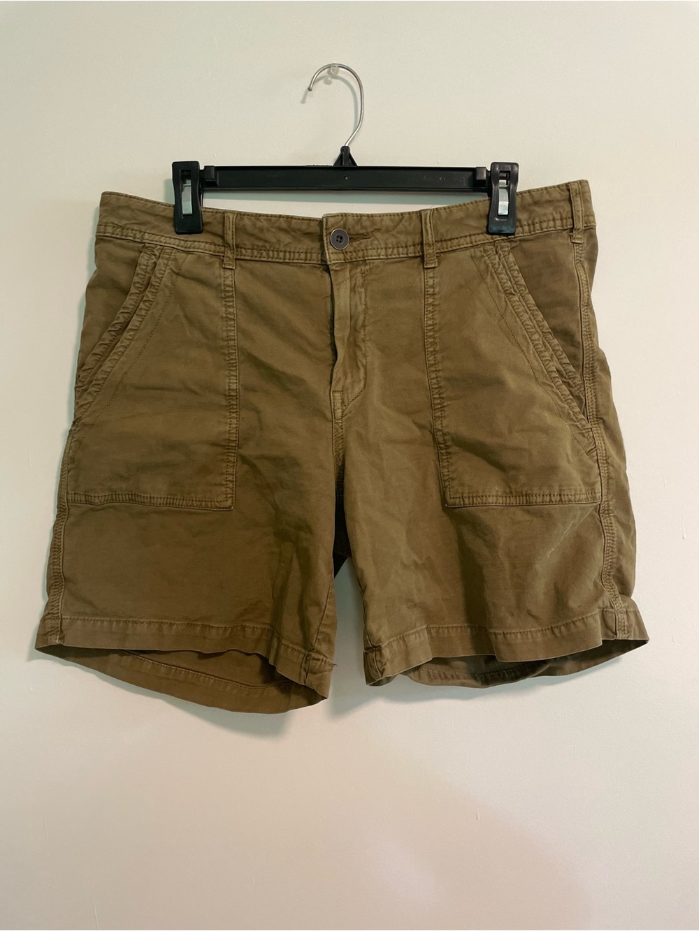 By Anthropologie The Wanderer Khaki Cargo Shorts in Army Green Size 29 Women’s